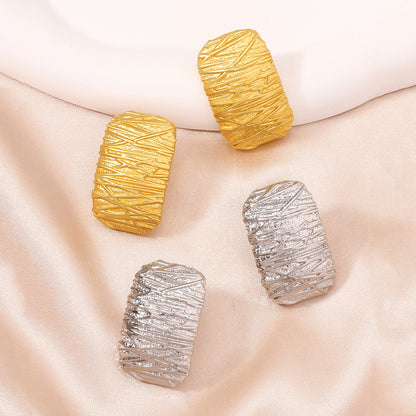 Orecchino artigianale delicato