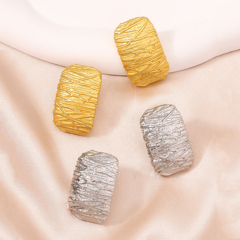 Orecchino artigianale delicato