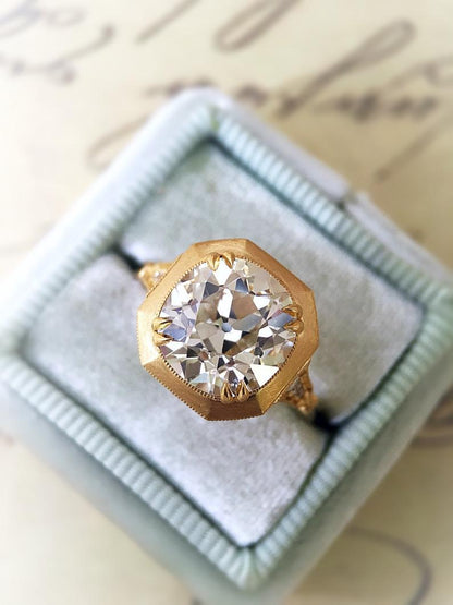 Anello bellissimo con stile unico