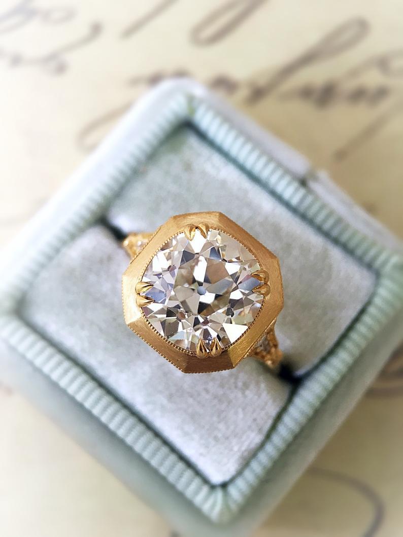 Anello bellissimo con stile unico