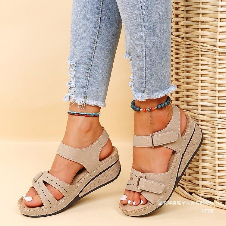Sandali Ortopediche Aggraziate dal Look Moderno