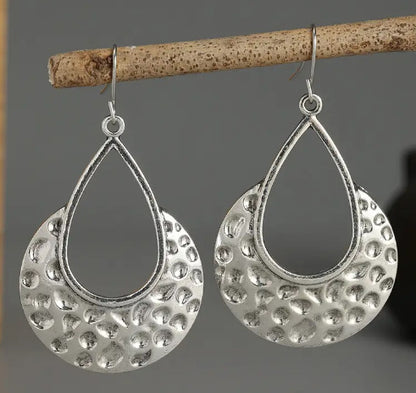 Orecchino artigianale delicato