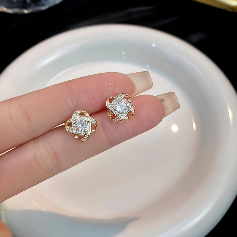 Orecchino affascinante per ogni occasione