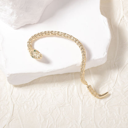 Orecchino artigianale delicato