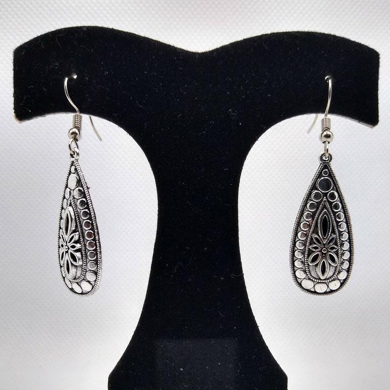 Orecchino artigianale delicato