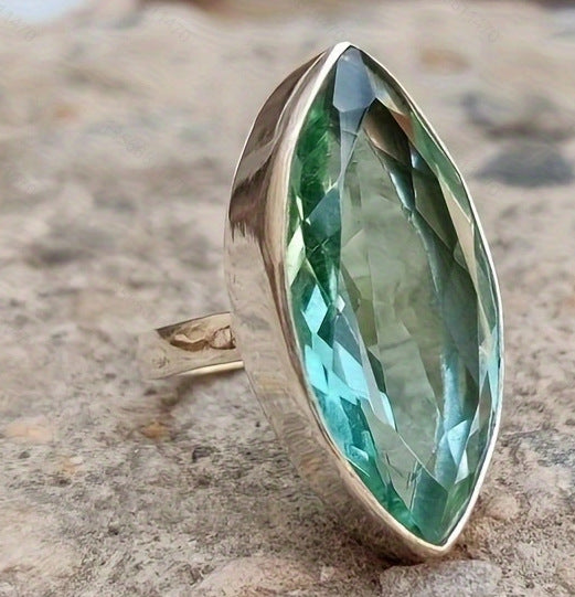 Anello elegante per ogni occasione