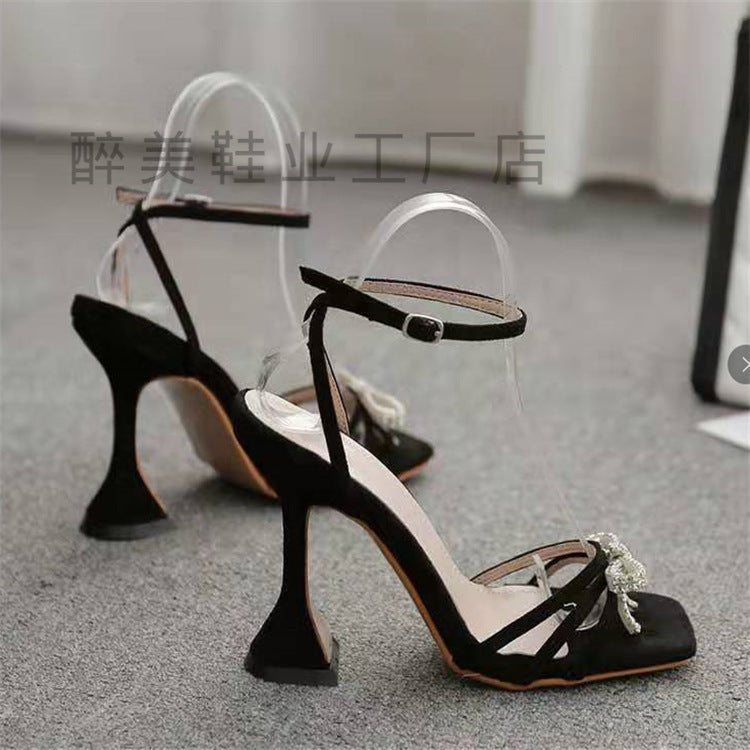 Sandali Ortopediche Aggraziate dal Look Moderno