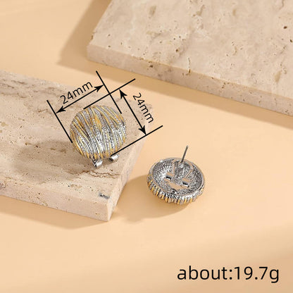 Orecchino artigianale delicato