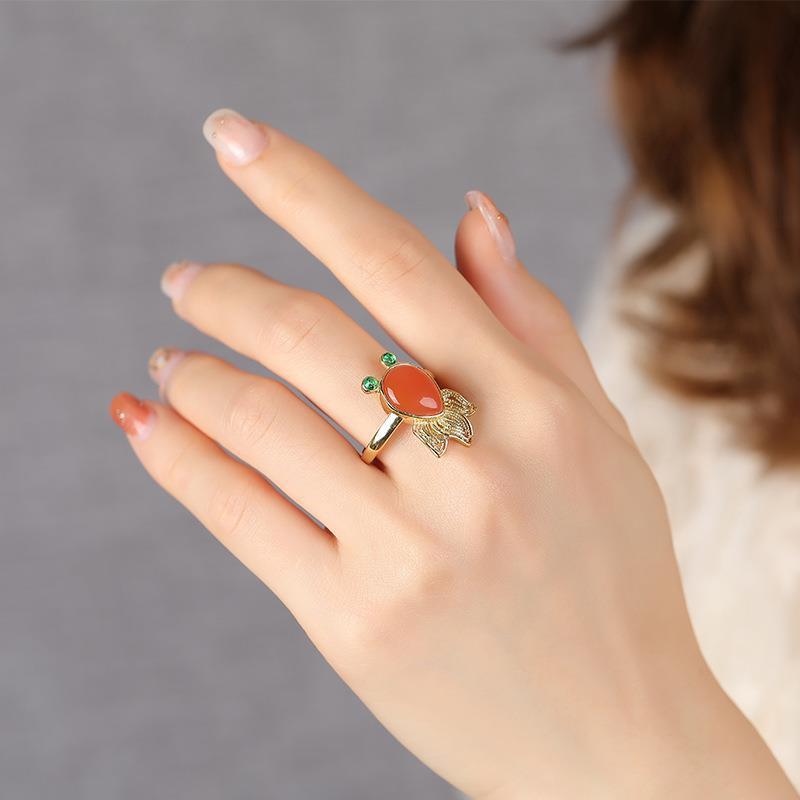 Oro Orecchino bellissimo con stile unico