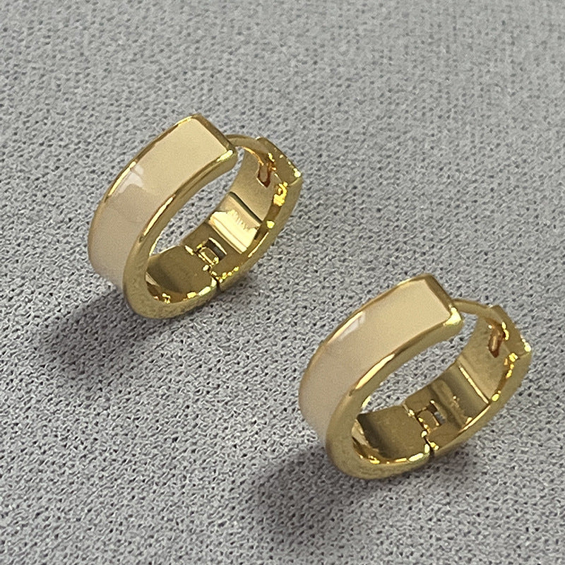 Oro Orecchino bellissimo con stile unico