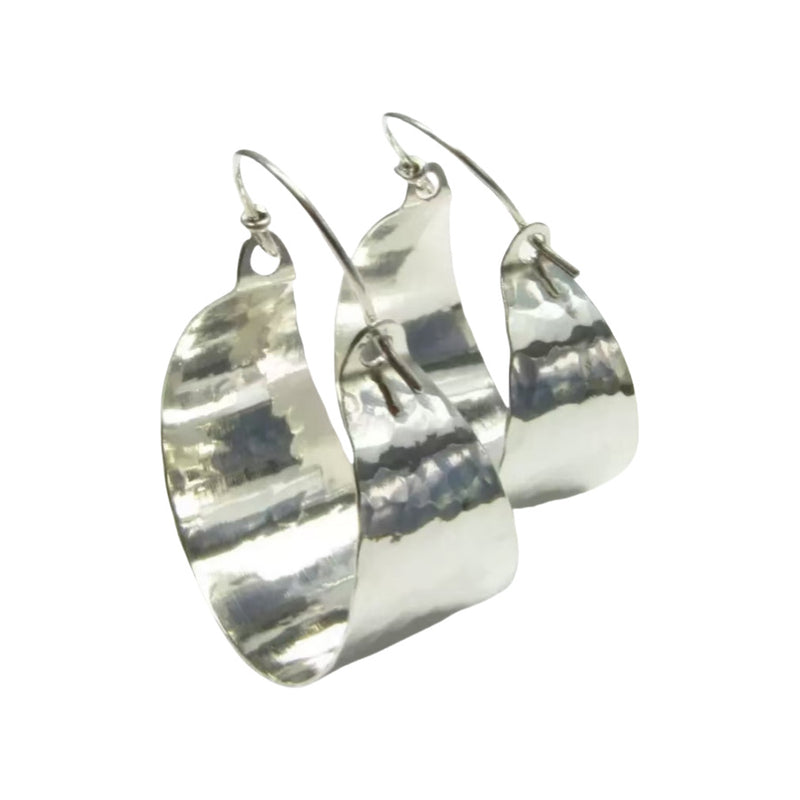 Orecchino artigianale delicato