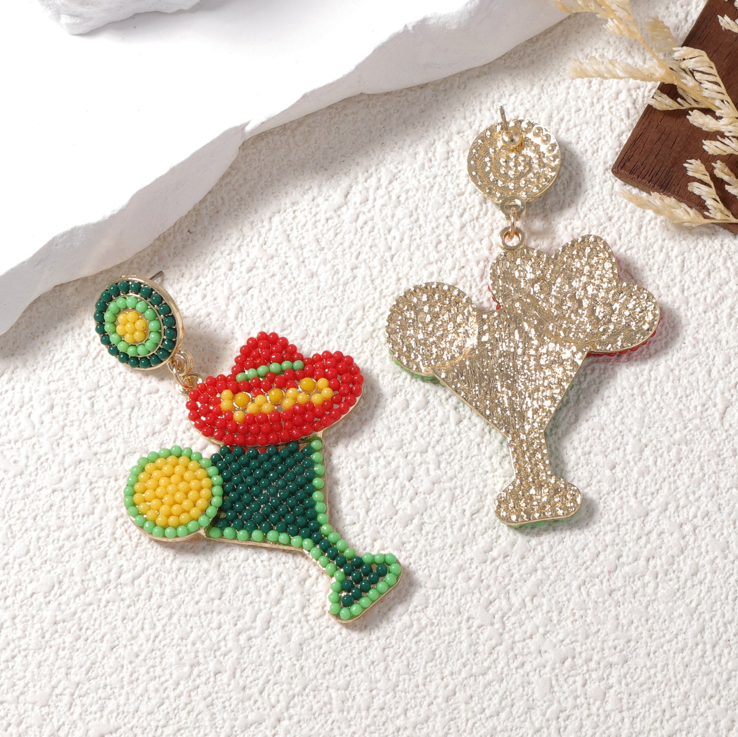 Orecchino artigianale delicato