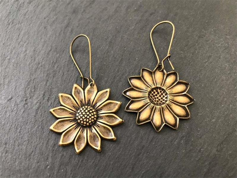 Oro Orecchino classico dal fascino senza tempo