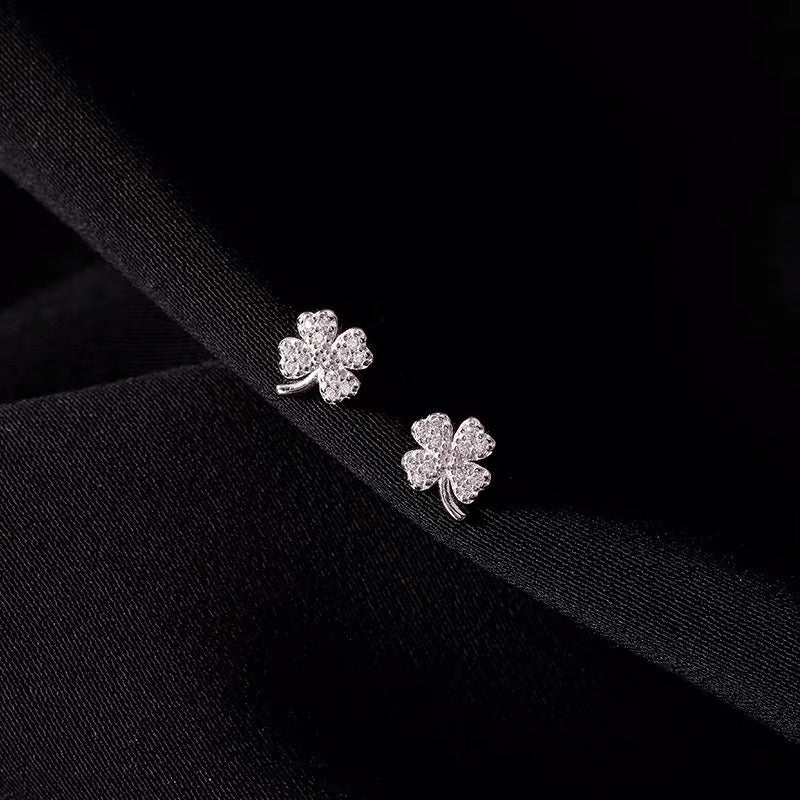 Orecchino classico dal fascino senza tempo