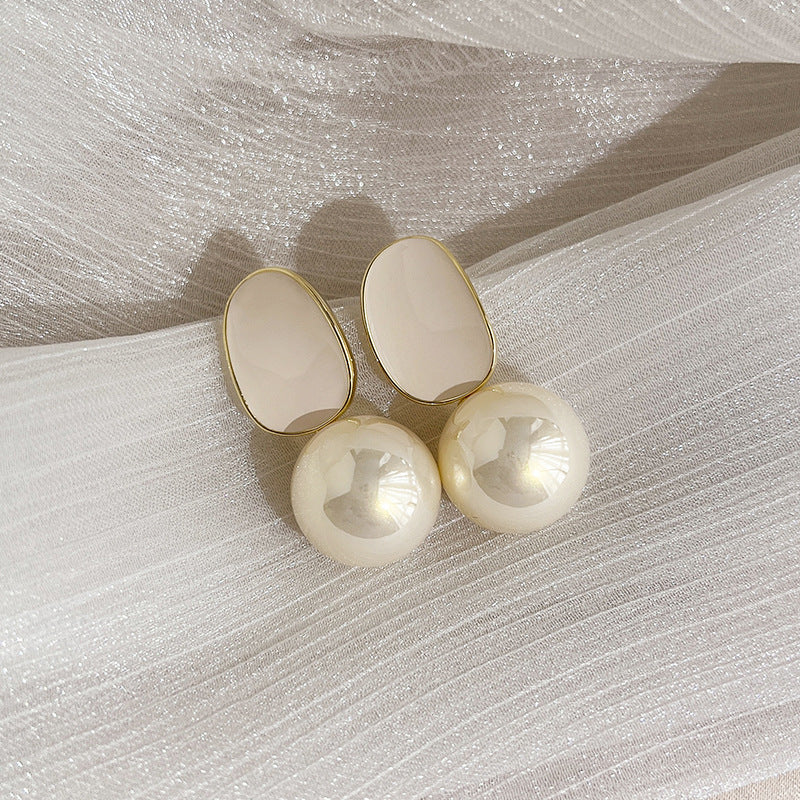 Perla Orecchino classico dal fascino senza tempo