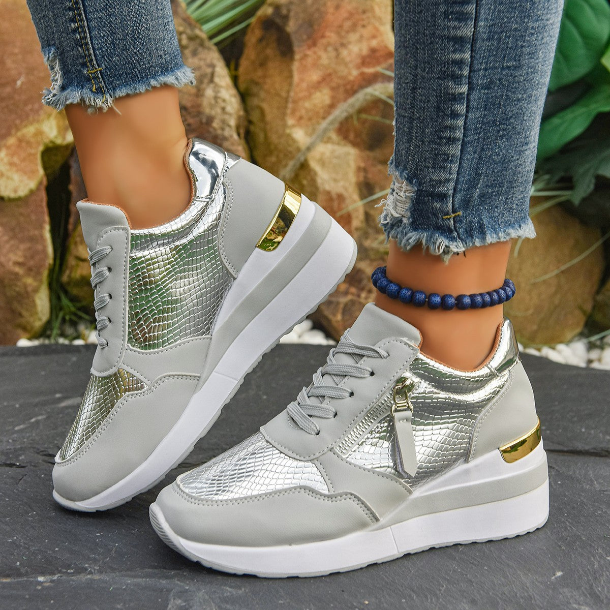 Sneakers Ortopediche Aggraziate dal Look Moderno