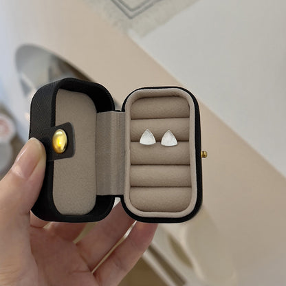 Orecchino classico dal fascino senza tempo