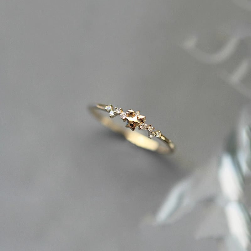 Anello bellissimo con stile unico