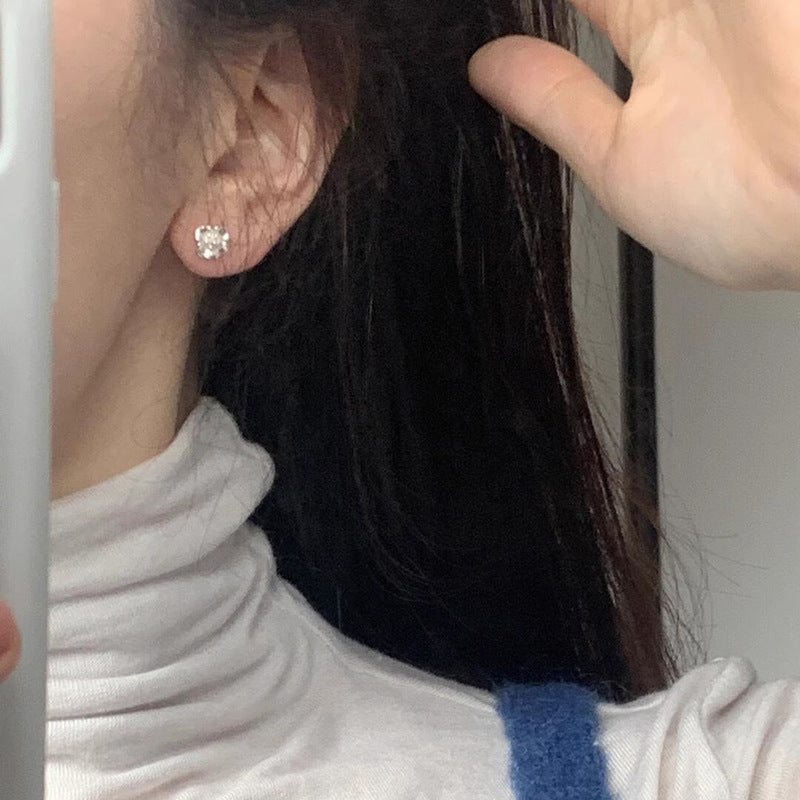 Orecchino artigianale delicato