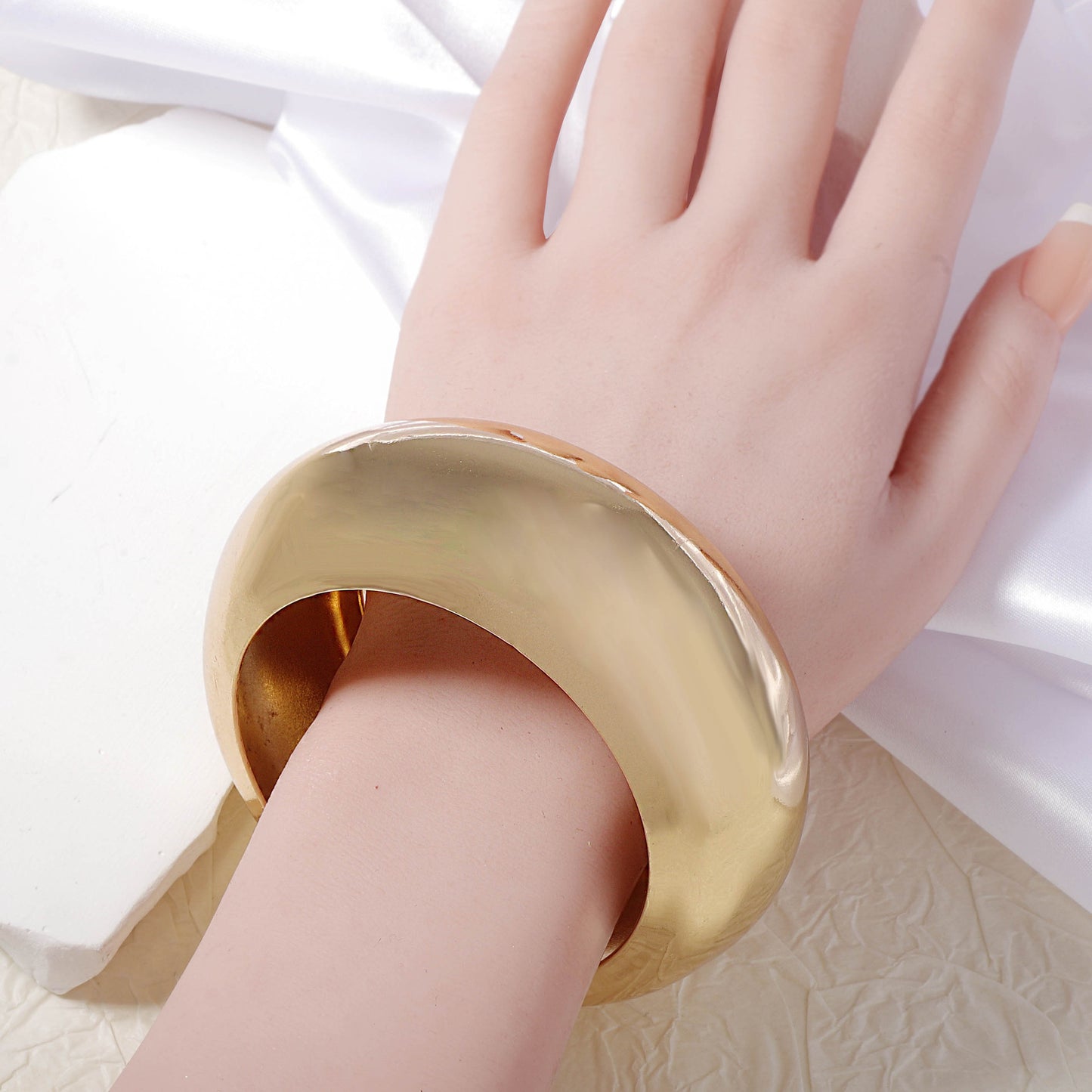 Bracciale bellissimo con stile unico