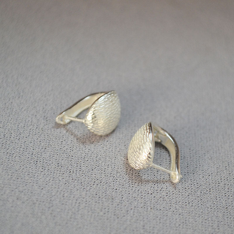 Argento Orecchino artigianale delicato