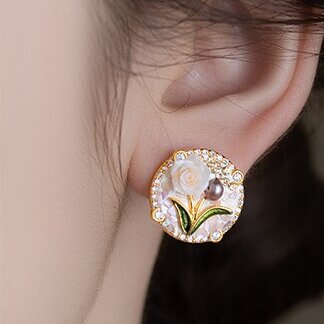 Orecchino stupendo per uso quotidiano