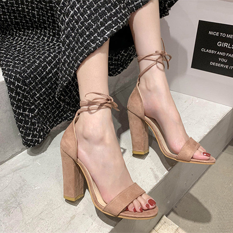 Sandali Ortopediche Aggraziate dal Look Moderno