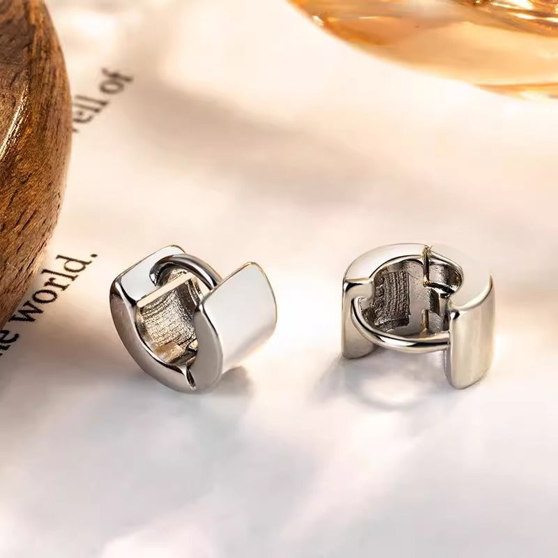 Orecchino artigianale delicato