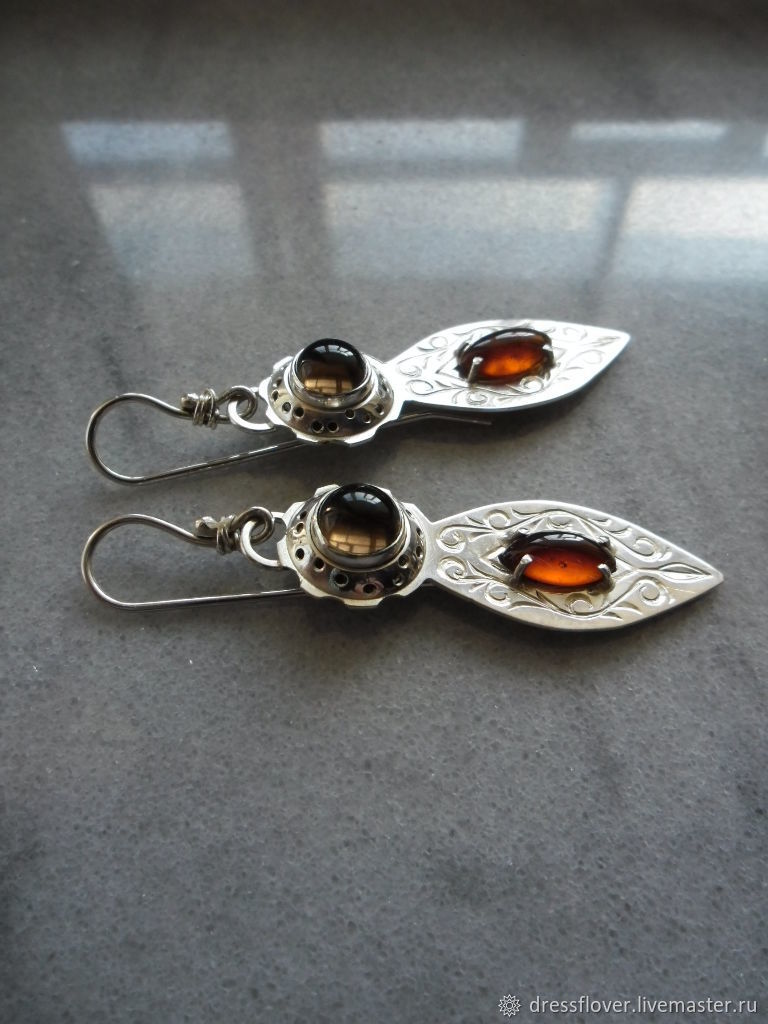 Argento Orecchino bellissimo con stile unico