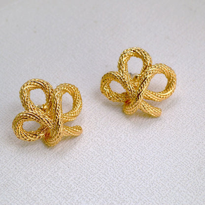 Oro Orecchino bellissimo con stile unico