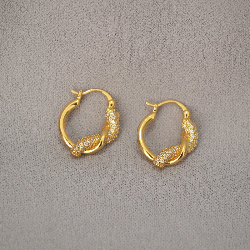 Oro Orecchino bellissimo con stile unico