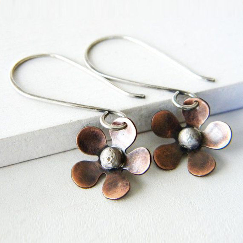 Orecchino artigianale delicato