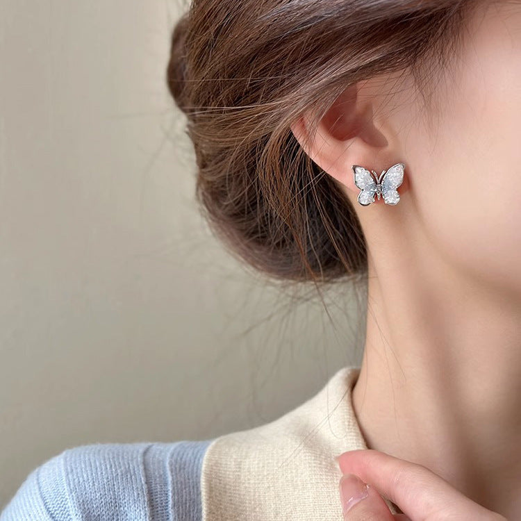 Orecchino artigianale delicato