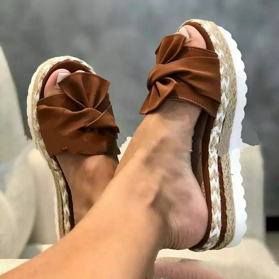 Sandali Ortopediche Aggraziate dal Look Moderno