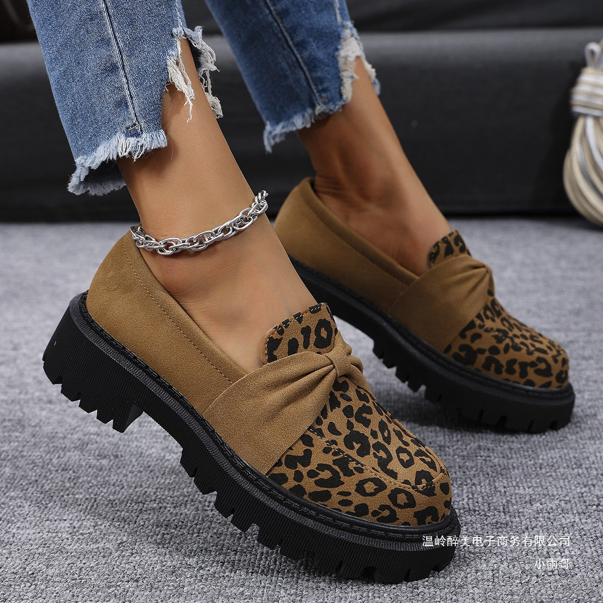 Scarpe Ortopediche Aggraziate dal Look Moderno