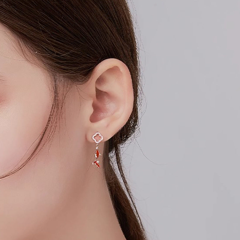 Orecchino artigianale delicato