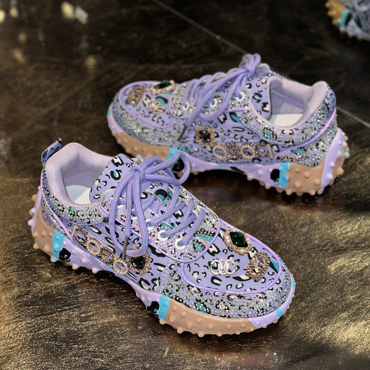 Scarpe Ortopediche Aggraziate dal Look Moderno