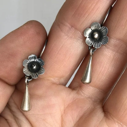 Orecchino artigianale delicato