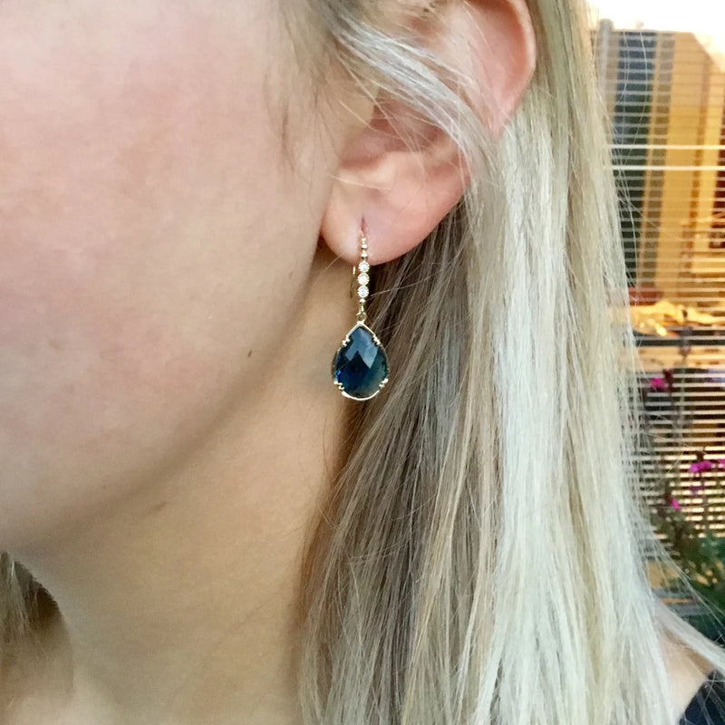 Orecchino artigianale delicato