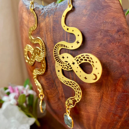 Oro Orecchino bellissimo con stile unico