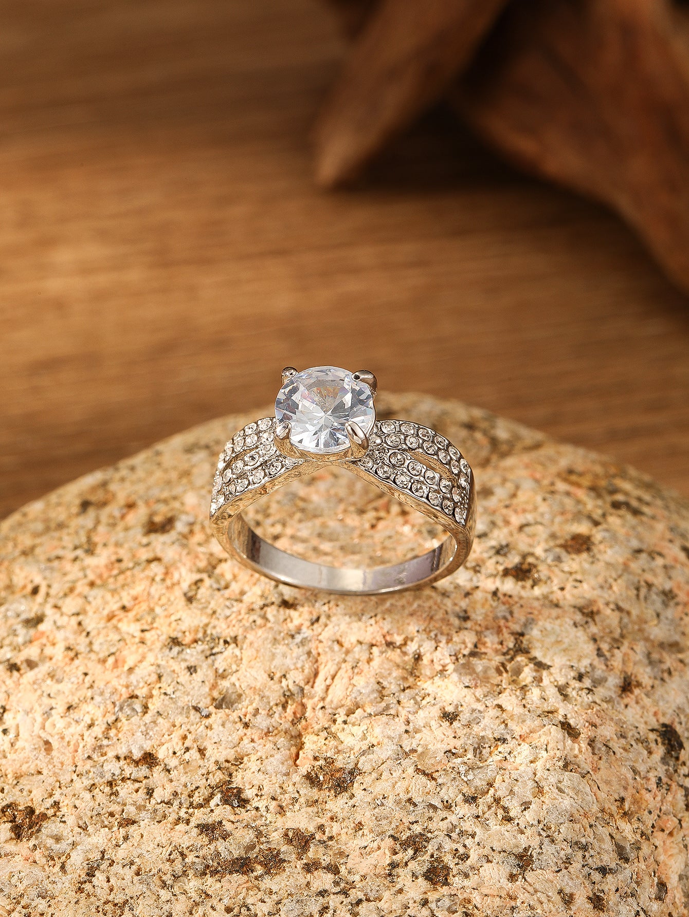 Anello affascinante per ogni occasione