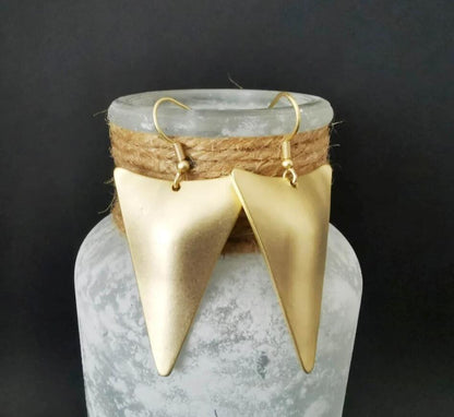 Orecchino artigianale delicato