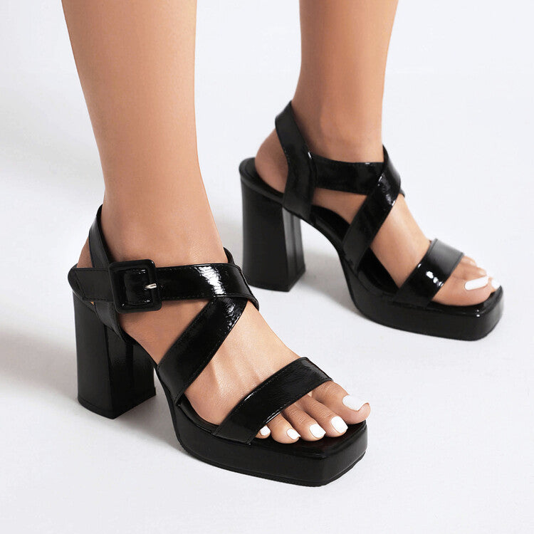 Sandali Ortopediche Aggraziate dal Look Moderno