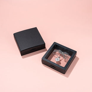 Gioiello artigianale delicato