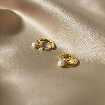 Orecchino artigianale delicato