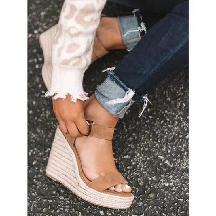 Sandali Ortopediche Aggraziate dal Look Moderno