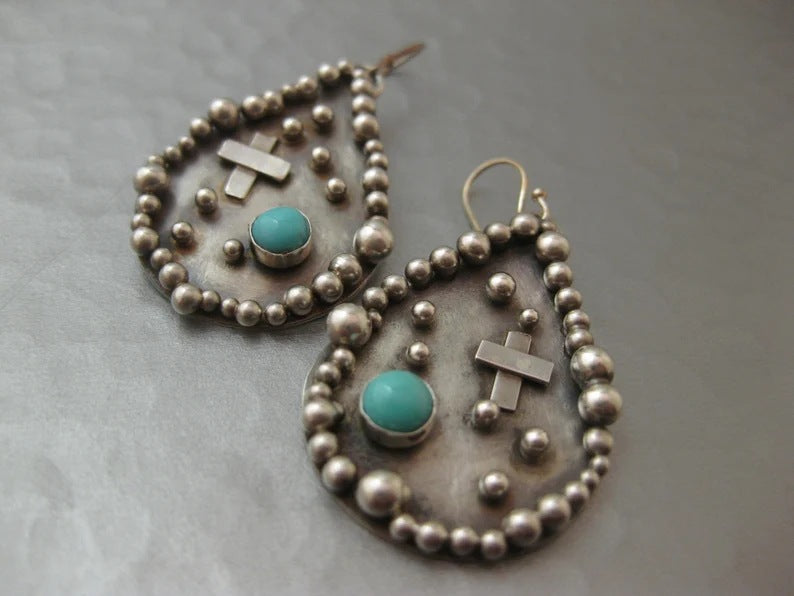 Orecchino artigianale delicato