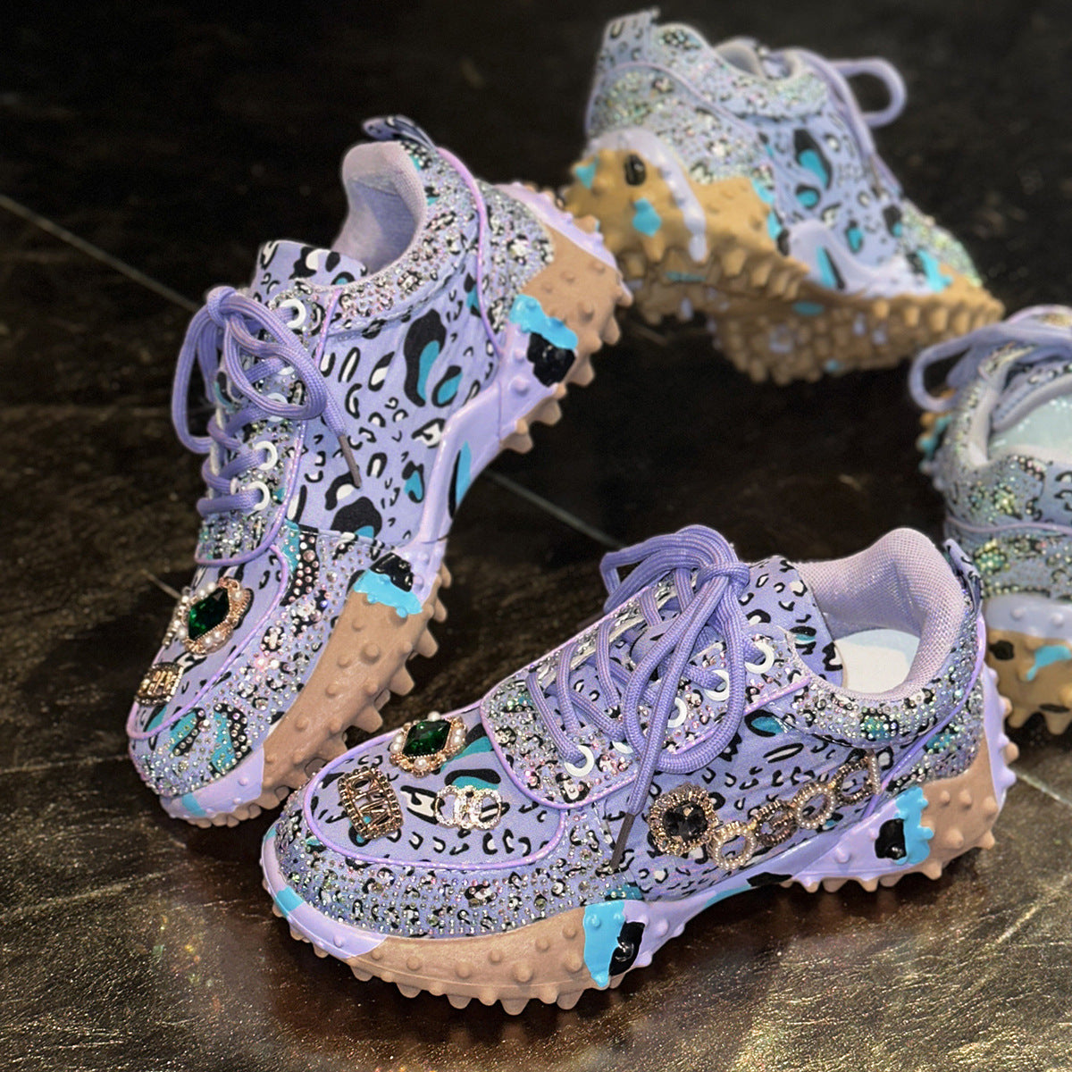 Scarpe Ortopediche Aggraziate dal Look Moderno