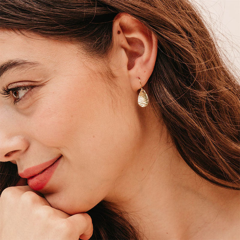 Oro Orecchino bellissimo con stile unico