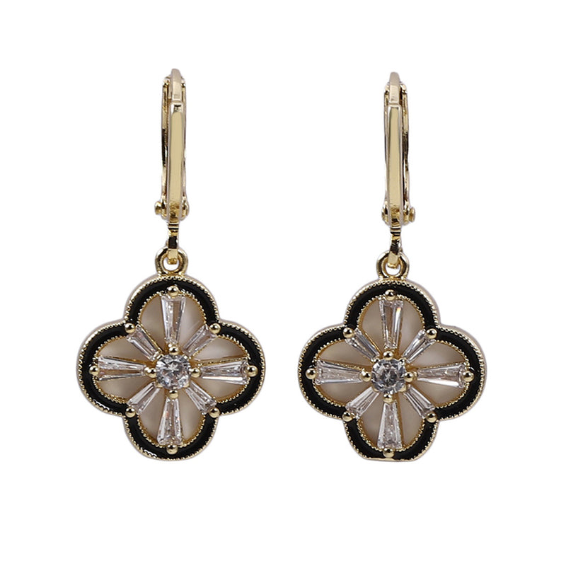 Orecchino affascinante per ogni occasione